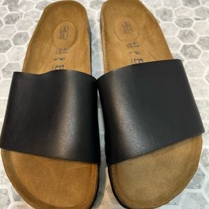 Birkenstock Betula Reggae black wide strap sandals size 41 -10